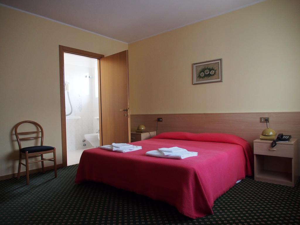 Hotel Belvedere Roana Room photo